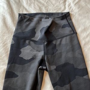 Aerie Black Camo Leggings size M
